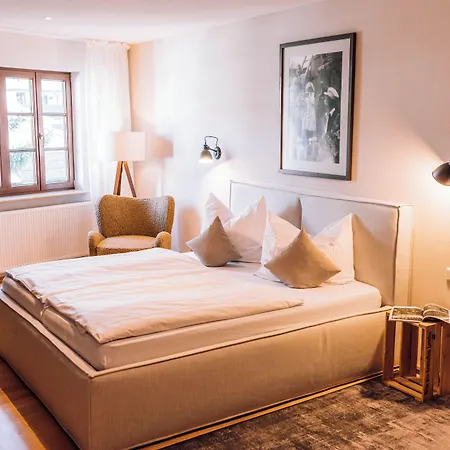 Schmidtburger Hof Szálloda 4*